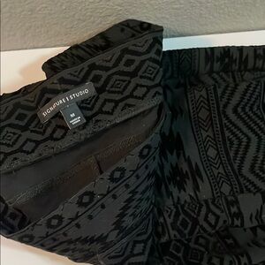 Signature Studio Black Geometric thick leggings/pull on pant